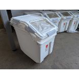 +VAT 2x medium sized ingredients bins with clear folding lids
