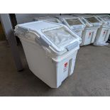 +VAT 2x medium sized ingredients bins with clear folding lids