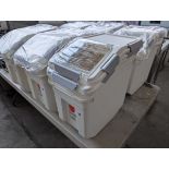 +VAT 2x small sized ingredients bins with clear folding lids