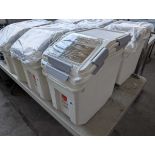 +VAT 2x small sized ingredients bins with clear folding lids