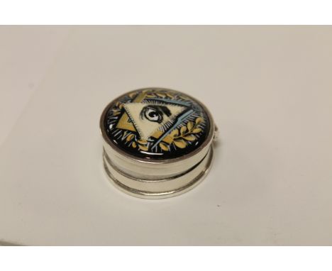 Silver pill box with Masonic enamel image to the lid