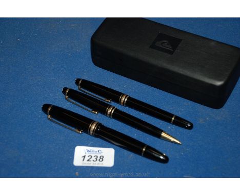 A Montblanc Meisterstuch No. 146 Pen and two matching ballpoint Pens in black and gold