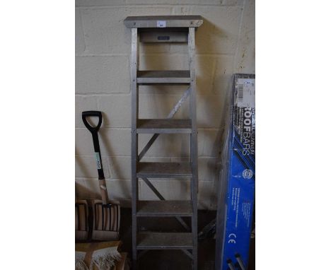 ALUMINIUM STEP LADDER