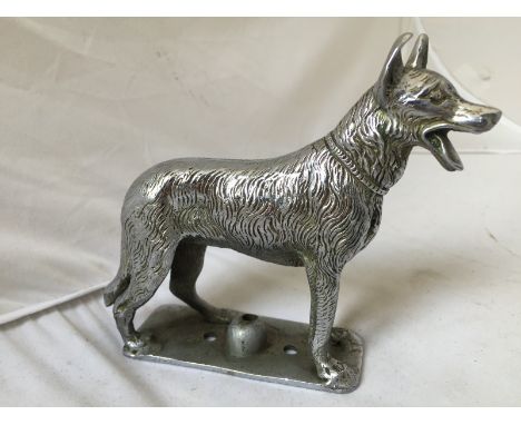 A good quality vintage accessory car mascot in the form of a German Alsatian.