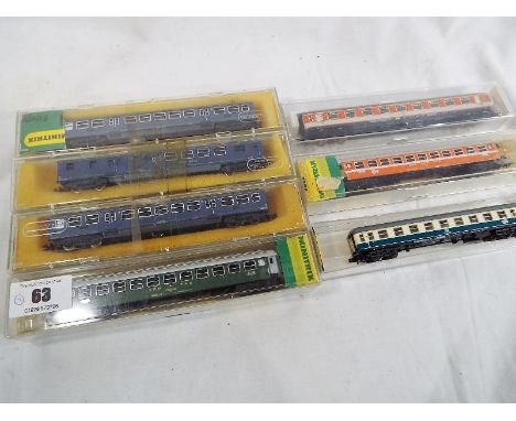 Model railways N - a collection of N gauge passenger coaches comprising six by Minitrix and one Fleischmann, excel, cased - (