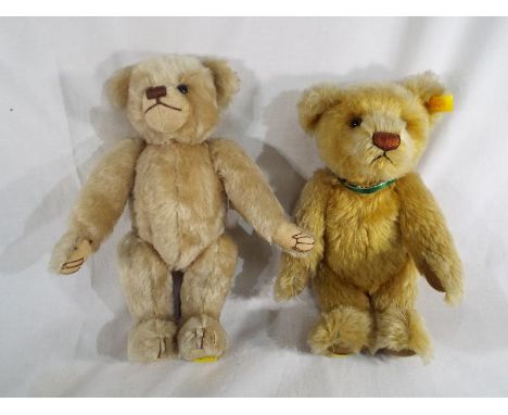 Two bears comprising a Steiff with button in ear 30 cm (h) and a Merrythought bear 33 cm (h) (2)