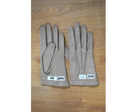 A pair of vintage pigskin leather gloves, beige with black contrast hand-stitching. Size 7 1/2.