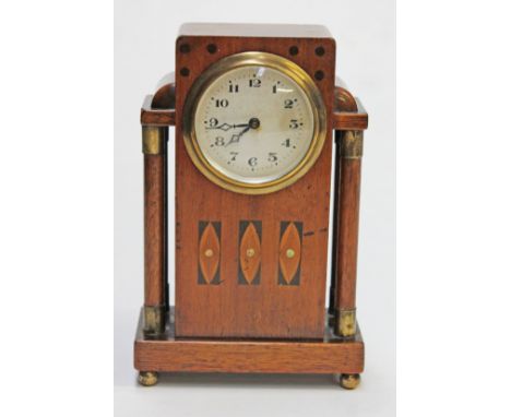 An inlaid oak mantel clock. H16cm.