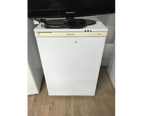 HOTPOINT UNDER BENCH FREEZER