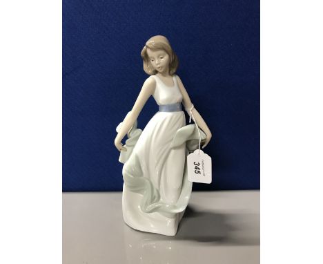 NAO FIGURE ELEGANT LADY