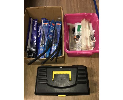 BOX OF WINDSCREEN WIPERS + OTHER ITEMS