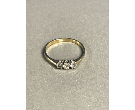 18CT 3 STONE DIAMOND RING (APPROX .25CT)