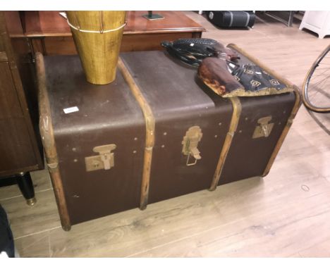 VINTAGE CABIN TRUNK