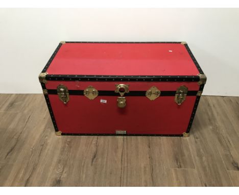 RED BOUND TRUNK (NO KEY)