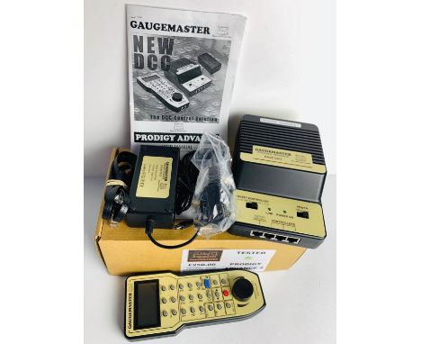 Gaugemaster Prodigy Advance 2 DCC Digital Controller / Transformer P&amp;P group 2 (£20 for the first item and £2.50 for subs