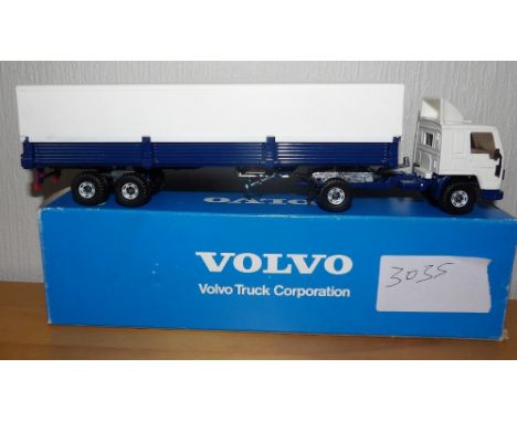 Lion Toys Dealer special edition Volvo F10 truck and trailer P&amp;P group 2 (£20 for the first item and £2.50 for subsequent