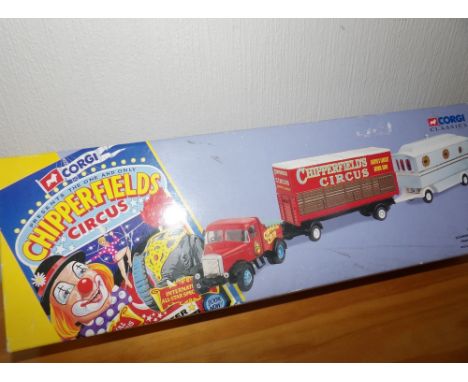 Corgi 1.50 scale Chipperfields Circus Scammell Highwayman trailer and caravan P&amp;P group 2 (£20 for the first item and £2.