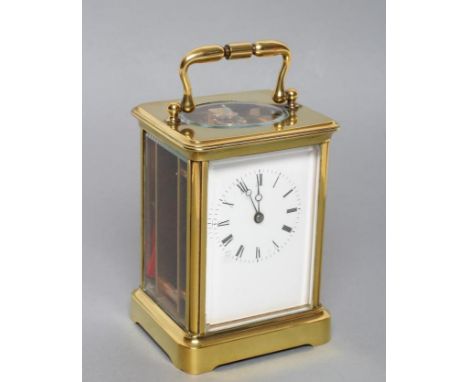 A BRASS CASED CARRIAGE CLOCK, 20th century, the single barrel movement with cylinder escapement, the white enamel dial with R
