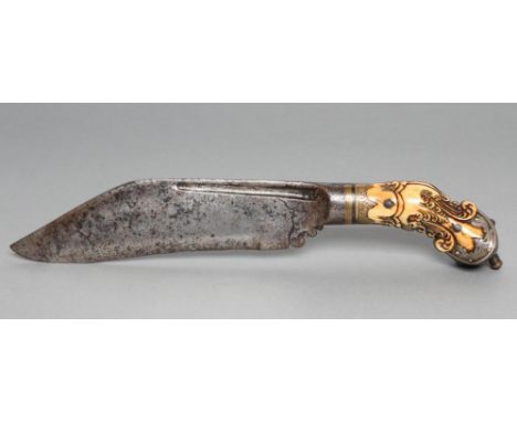 A CEYLONESE PHIA KAETTA KNIFE,19th century, the 8 1/2" heavy blade curved at the tip and scroll decorated to the ricasso, dec