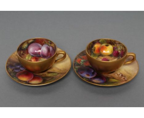 A PAIR OF ROYAL WORCESTER CHINA SMALL CABINET CUPS AND SAUCERS, 1919/20, painted in polychrome enamels with still lifes of fr