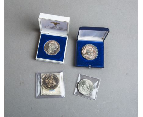 4-teiliges Münzkonvolut, bestehend aus: 1x Pour le Merite, 150 Jahre, Wissenschaft undKünste, in Kapsel, 1x Adolf II, Herzog 