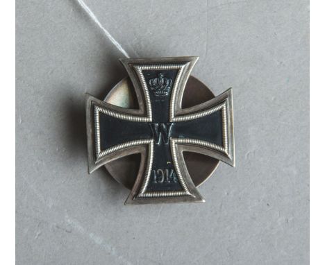 EK I. Klasse 1914, rs. gestempelt "800" (Silber), gerade flache Form, m. gr. Rückscheibeu. kl. Schraubverschl. (bez. "A. R. 8