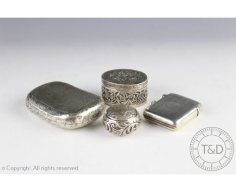 A collection of small silver, to include; a vesta case Chester 1919, with engine turned detail and vacant cartouche, 5.2cm x 