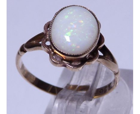 9ct gold opal ring, size M/N