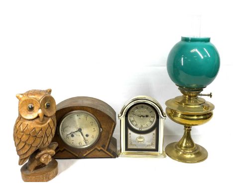 ART DECO MANTEL CLOCK, London Clock Company quartz example, carved wooden owl and a vintage brass oil lamp with green globula