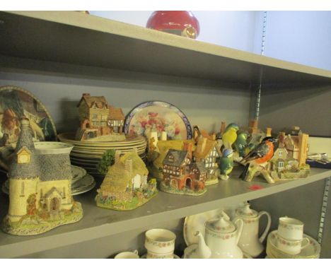 A mixed lot to include David Winter cottages, collectors plates, Goebel birds and other items 