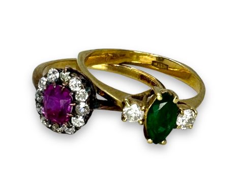 An 18ct yellow gold red stone and diamond flower shaped ring. 12 small diamond rounds surrounding the central stone. Size O1/