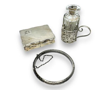 A George VI silver gilt engine turned pattern lid snuff box, with gilded interior and vacant cartouche. Hallmarked for JR, Bi