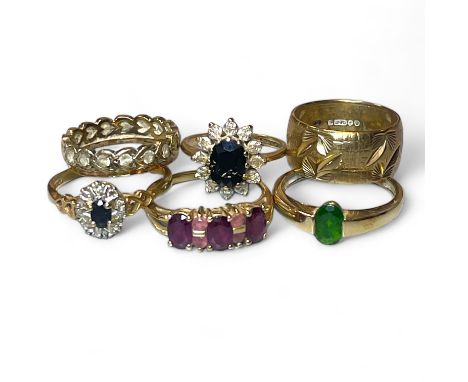 A group of six 9ct gold rings. To include a textured 9ct gold band ring, size N1/2; a 9ct gold green stone dress ring, size R