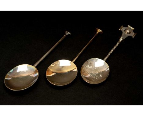 9CT GOLD & SILVER 'JERSEY' COMMEMORATIVE SPOONS, each commissioned by C.T. Maine Ltd., comprising 9ct gold seal top spoon, nu