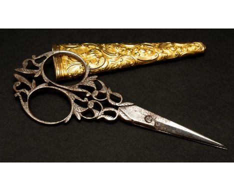 GEORGE III GOLD SCISSOR CASE WITH ASSOCIATED PAIR STEEL SCISSORS, London c. 1760, chased with C-scroll cartouches centred wit