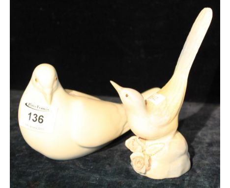 Nao porcelain study of a dove and another Spanish porcelain bird study. (2)