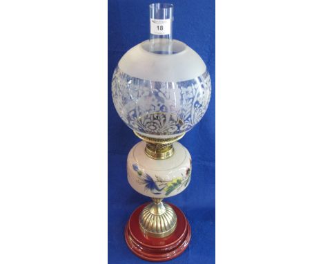 Early 20th Century brass double burner oil lamp having ceramic florally painted reservoir on yellow metal pedestal with ceram