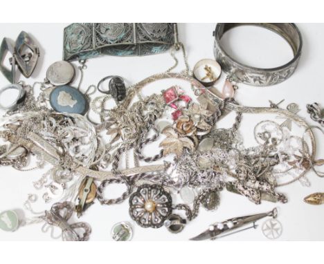A mixed lot of silver and white metal jewellery.  