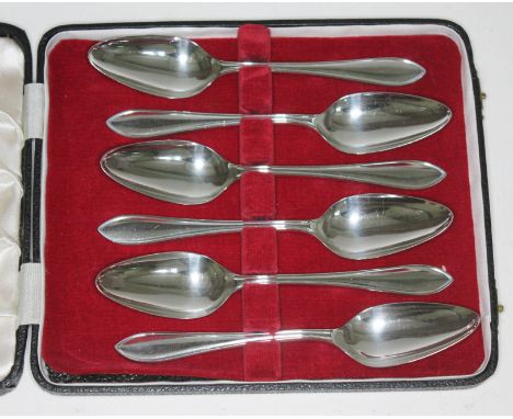 A cased set of six silver grape fruit spoons, Viner's Ltd, Sheffield 1962.  