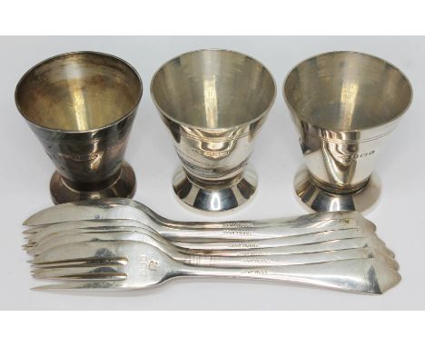 A set of three Art Deco hallmarked silver shot glasses and a set of six hallmarked cake forks, wt. 5oz.