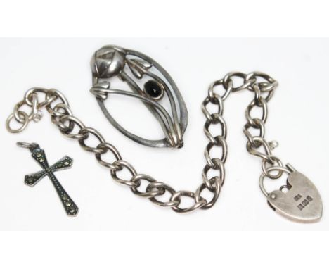 A mixed lot of jewellery comprising a hallmarked silver Art Nouveau style brooch set with a cabochon, a hallmarked silver bra