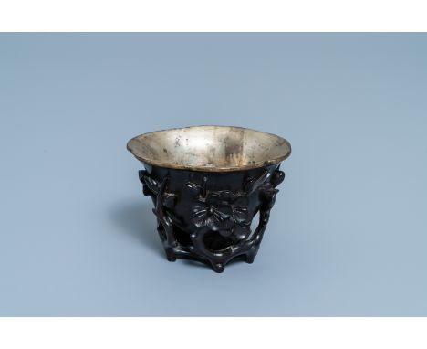 Full title:  A Chinese zitan wood and silver libation cup, 17th C.Description: L.: 10,5 cm - H.: 7,5 cmÊ Condition: (UV-check