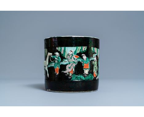 Full title:  A Chinese famille verte relief-molded scroll pot, 19/20th C.Description: Dia.: 20,5 cm - H.: 19 cmPlease contact