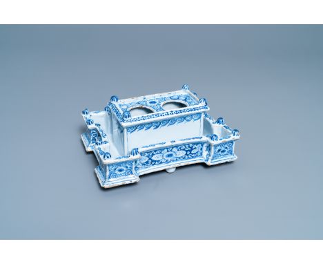 Full title: A large blue and white Delft-style inkwell, Nurnberg faience, Germany, 18th C.Description: Dim.: 27 x 19 x 12 cmP