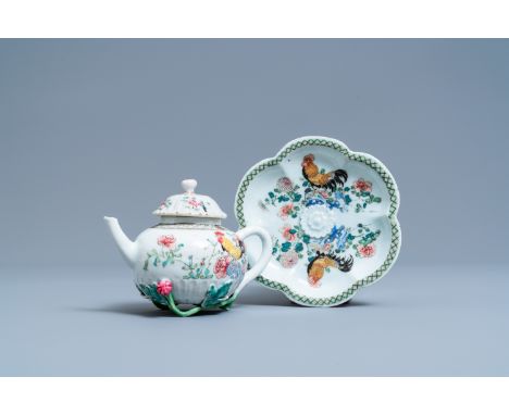 Full title:  A Chinese famille rose 'rooster' teapot on stand, YongzhengDescription: Dia.: 15,5 cm (the stand)L.: 15 cm - H.: