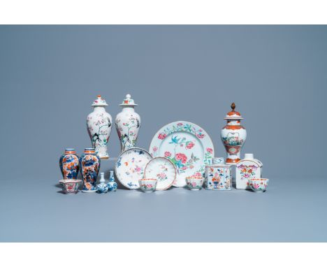 Full title:  A varied collection of Chinese porcelain wares, Kangxi/QianlongDescription: Dia.: 22,5 cm (the plate)H.: 22,5 cm