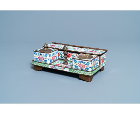 Full title:  A Chinese Canton enamel inkwell set on stand, QianlongDescription: Dim.: 22 x 14 x 7 cmÊ Ref.: Christie's, New Y