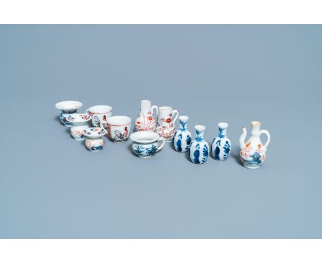Full title:  Twelve Chinese blue and white and Imari-style miniatures, KangxiDescription: H.: 6,5 cm (the tallest)Please cont