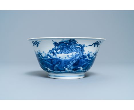 Full title:  A Chinese blue and white 'dragon and carps' bowl, Xuande mark, KangxiDescription: Dia.: 19 cm - H.: 9 cmÊ Condit