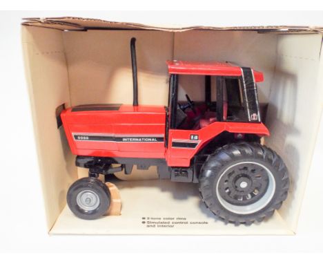 ERTL international 5088 tractor, mint and boxed